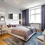 Ξενοδοχείο με διαμερίσματα Main Square 4*
