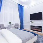Main Square 4*