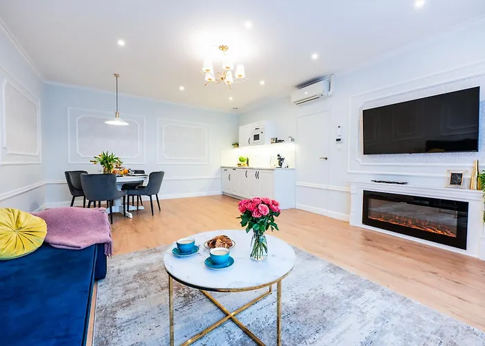 Main Square アパートホテル 4*