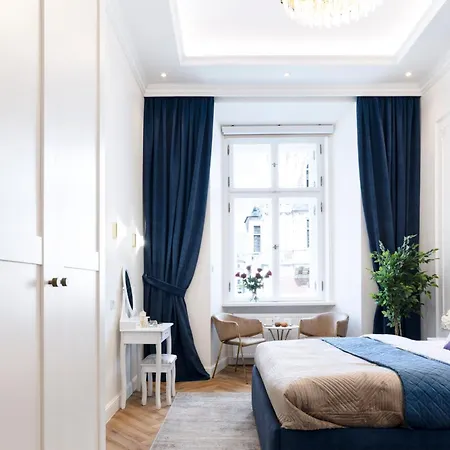 Main Square Apartmanhotel 3*