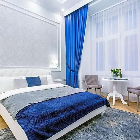 Apartmanhotel Main Square 4*