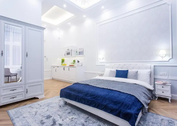 Main Square Aparthotel 4*