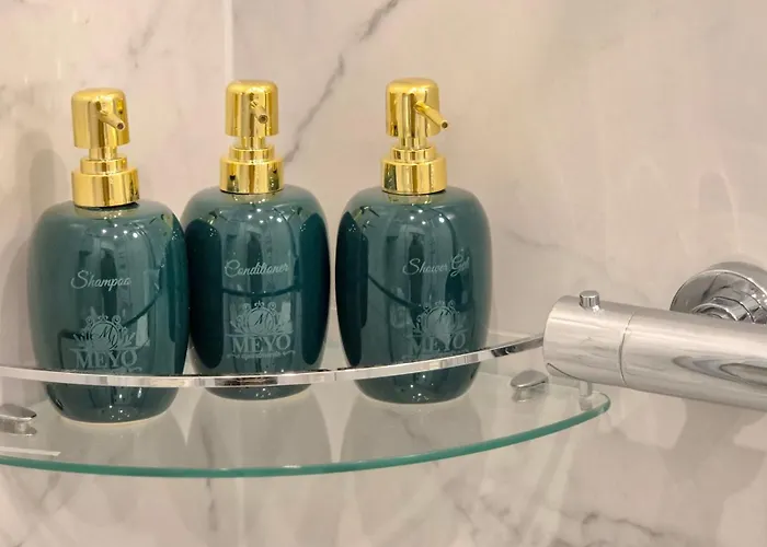 מלון דירות Main Square