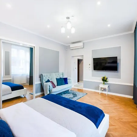 Apartmanhotel Main Square 4*